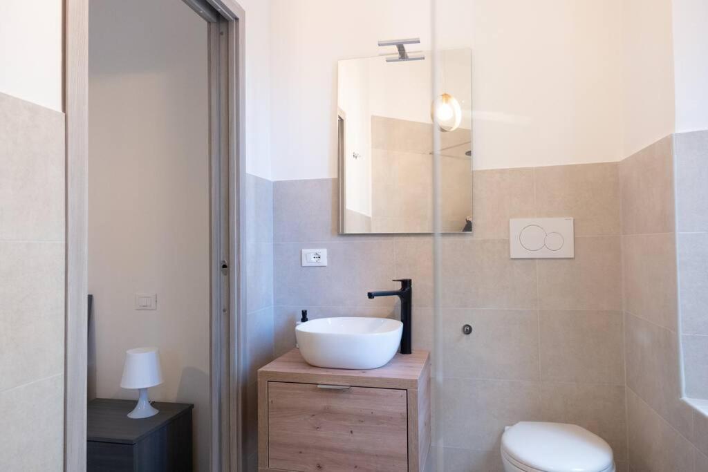 Private Room: The Port Apartment Scirocco Livorno Eksteriør bilde